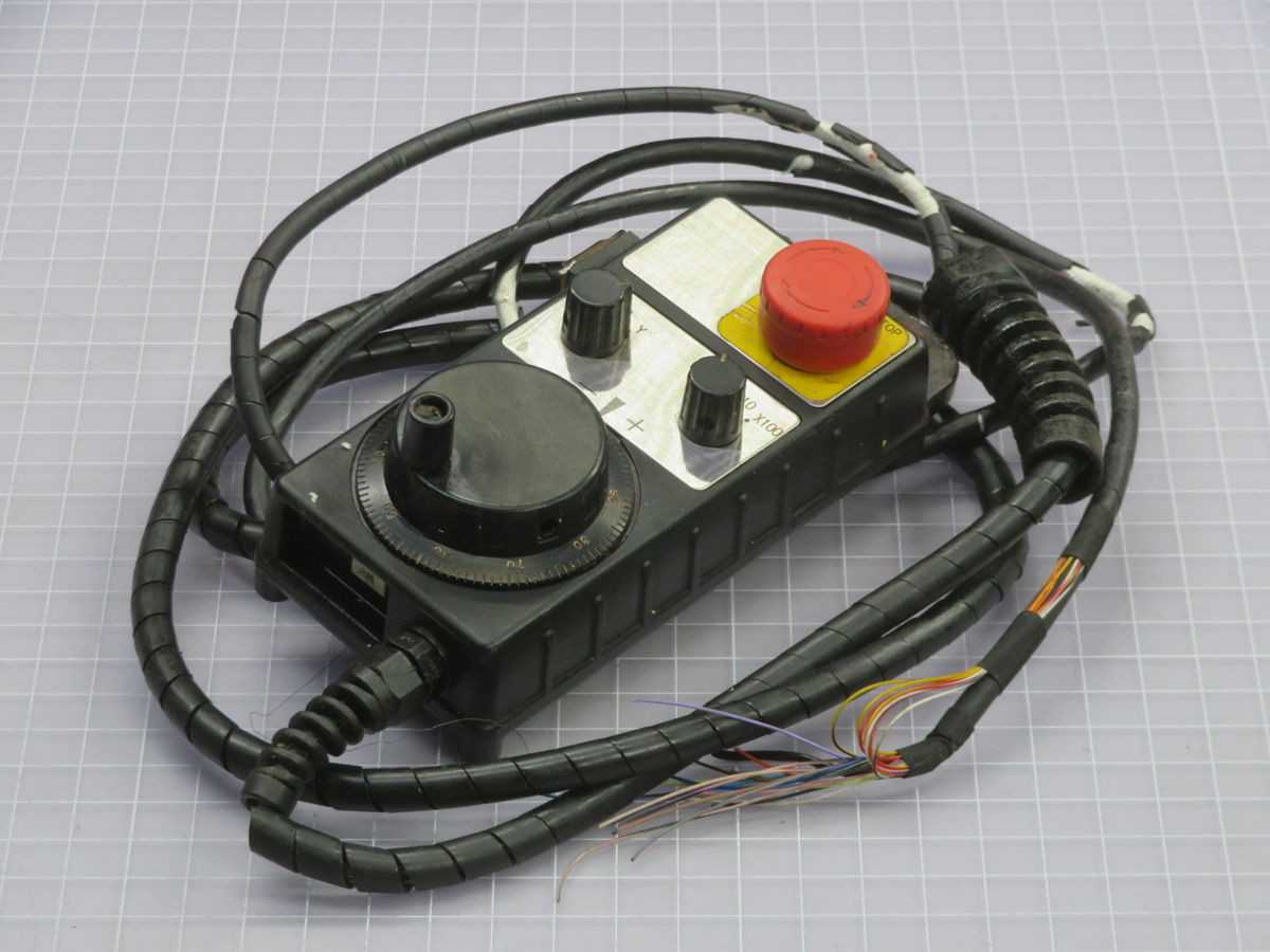 TOSOKU HM MANUAL PULSE GENERATOR T262846 - OPERATOR CONTROLS