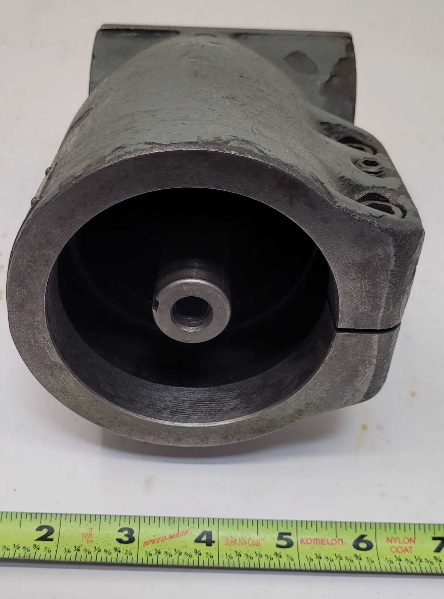 BRIDGEPORT RIGHT ANGLE HEAD WITH 3.39 INCH BOTTOM HOLE, 5" W, 8.25" H - MACHINING TOOLING & PARTS