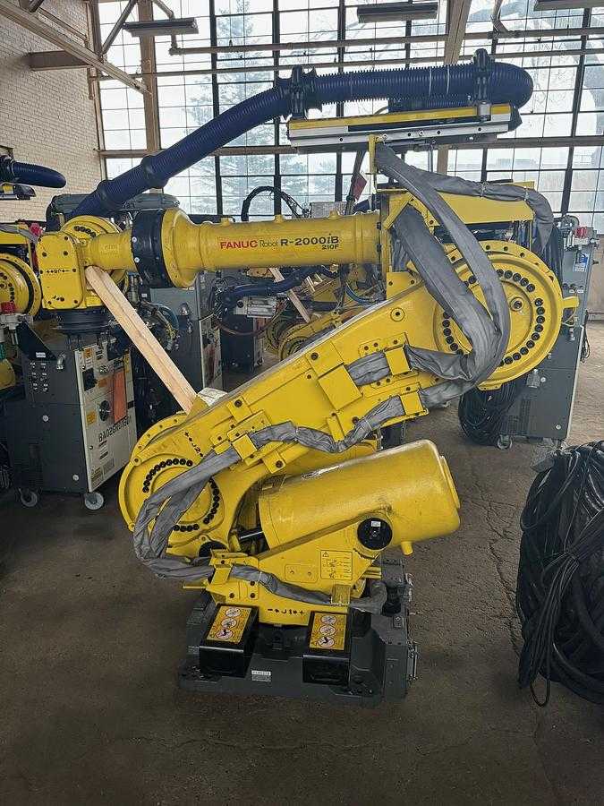 2015 FANUC R-2000IB/210F INDUSTRIAL ROBOT, 210KG PAYLOAD, 2655MM REACH, R-30IB CONTROLLER - ARTICULATED ROBOTS