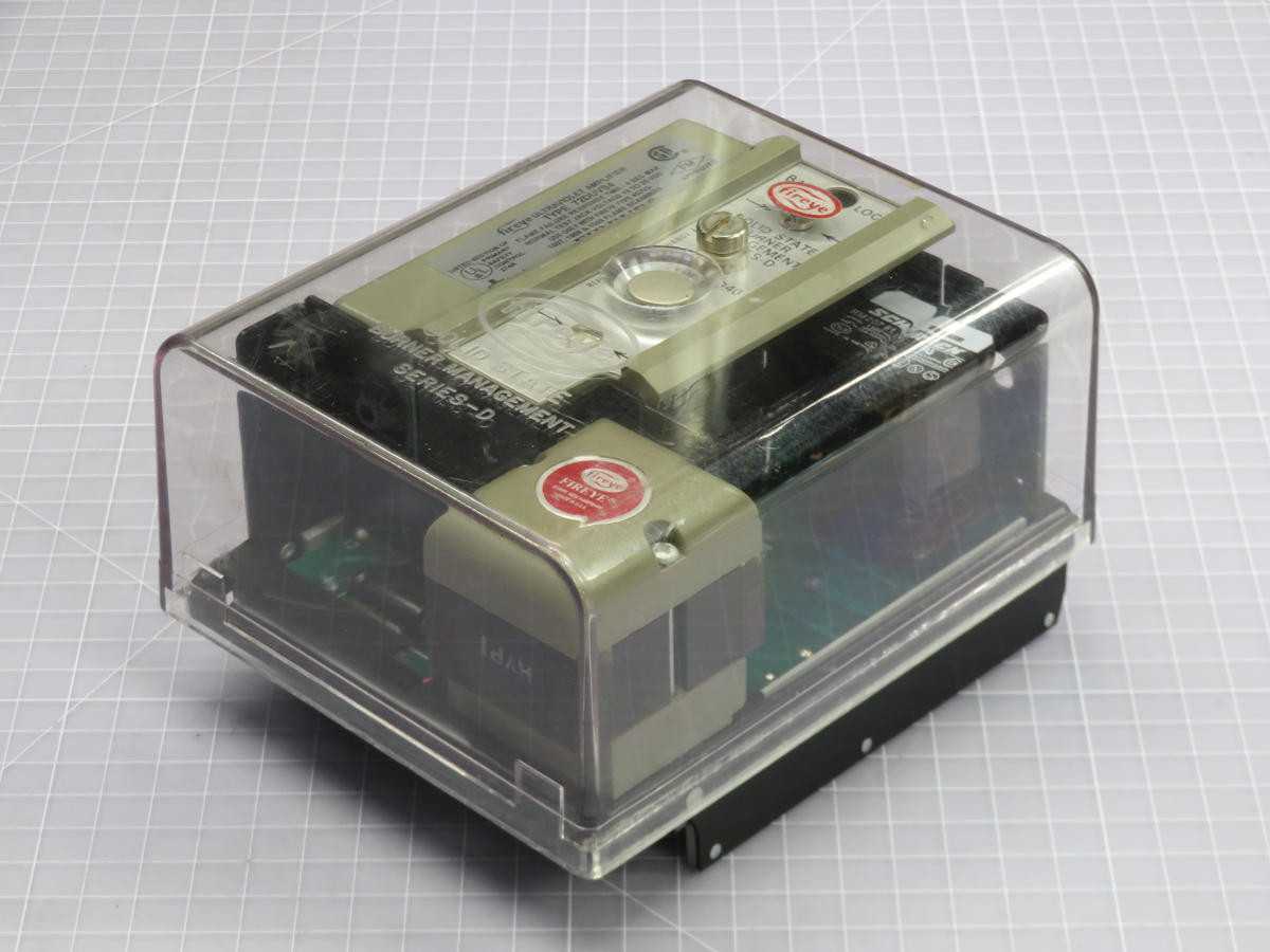 FIREYE 70D40, CONTROLS PLCS, 120 VAC POWER, 50/60 HZ FREQUENCY - BURNER CONTROLS