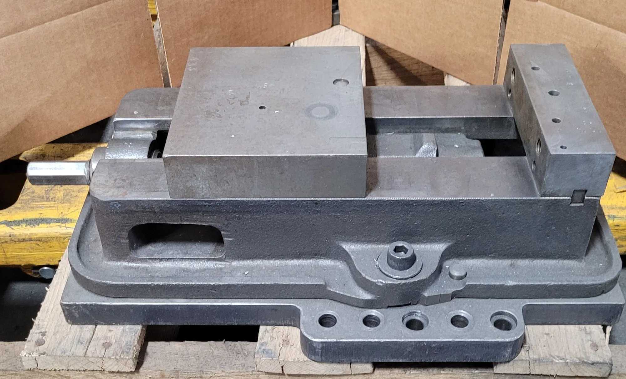 KURT D60 MACHINIST VISE, 6-INCH JAW OPENING, INTEGRATED BASE - MACHINING TOOLING & PARTS