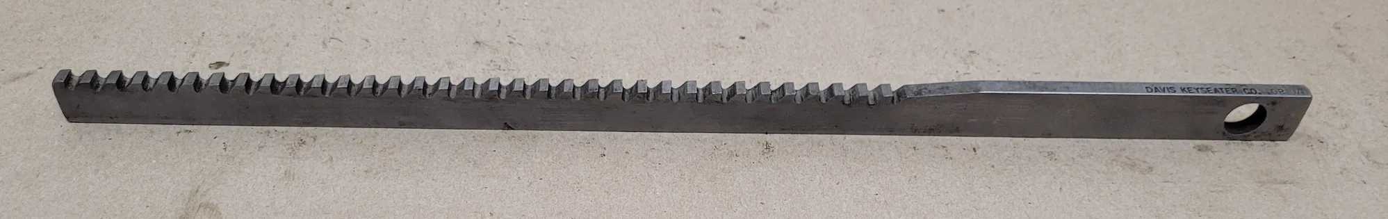 DAVIS KEYSEATER CO. GP – 1/4” BROACH, MODEL 1/2 KEYSEATER, 1/4” WIDTH, 16” OAL - MACHINE TOOLING
