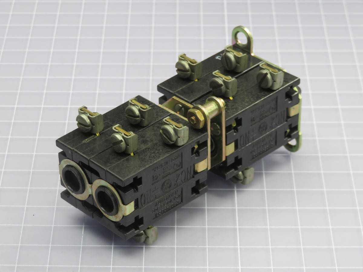 GE CR2940U207 CONTACT BLOCK T225432 - CONTACTORS