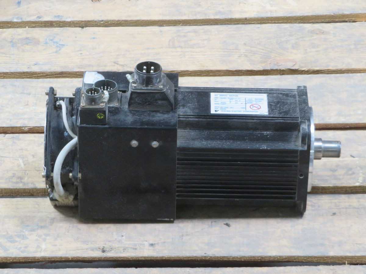YASKAWA SGMS-70A6V-FJ11 SERVO MOTOR, 7.0 KW POWER, 3000 RPM SPEED, 22.3 NM TORQUE, 17-BIT ENCODER, IP65 - SERVO