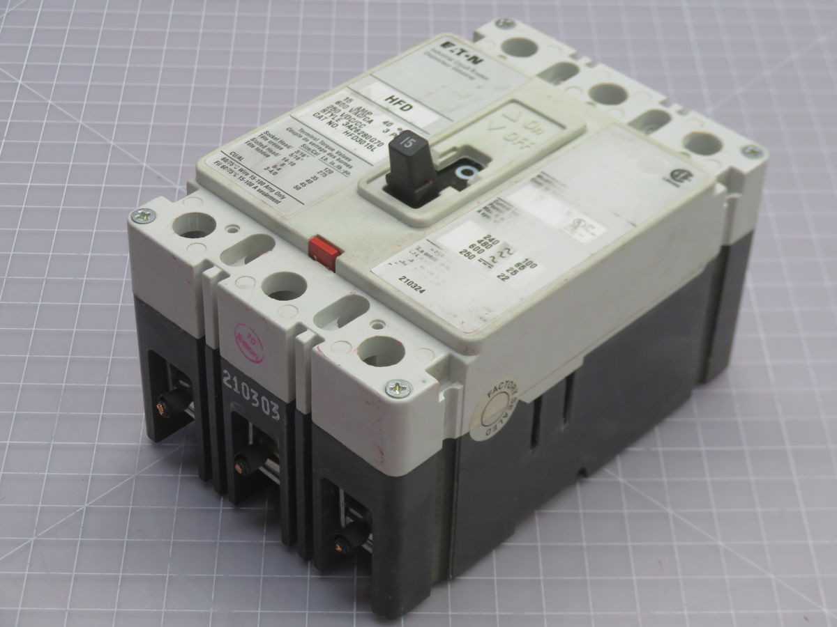 EATON HFD3015L 3A26280G70 MOLDED CASE CIRCUIT BREAKER T266294 - CIRCUIT BREAKERS