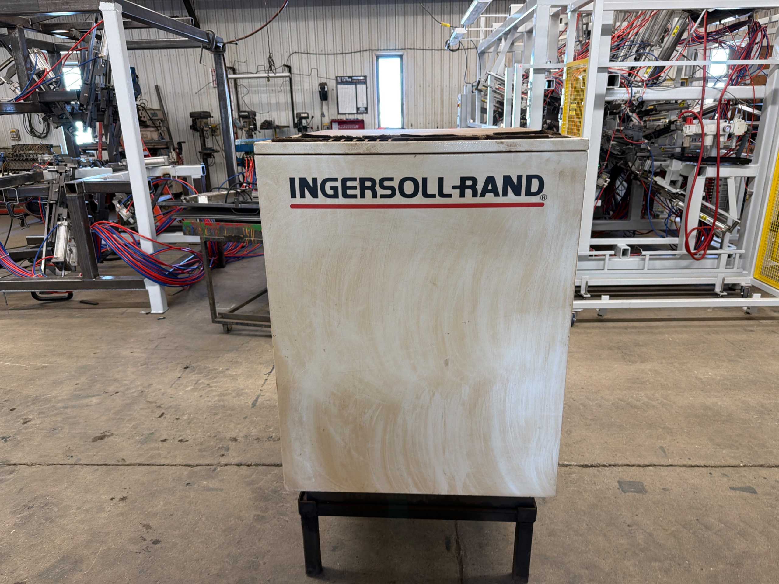2004 Ingersoll Rand SSR-EP25SF Rotary Screw Air Compressor, 25 HP, 95 CFM, 125 Psig, 575V, 3PH - AIR COMPRESSORS 2004 Ingersoll Rand SSR-EP25SF Rotary Screw Air Compressor, 25 HP, 95 CFM, 125 Psig, 575V, 3PH - AIR COMPRESSORS