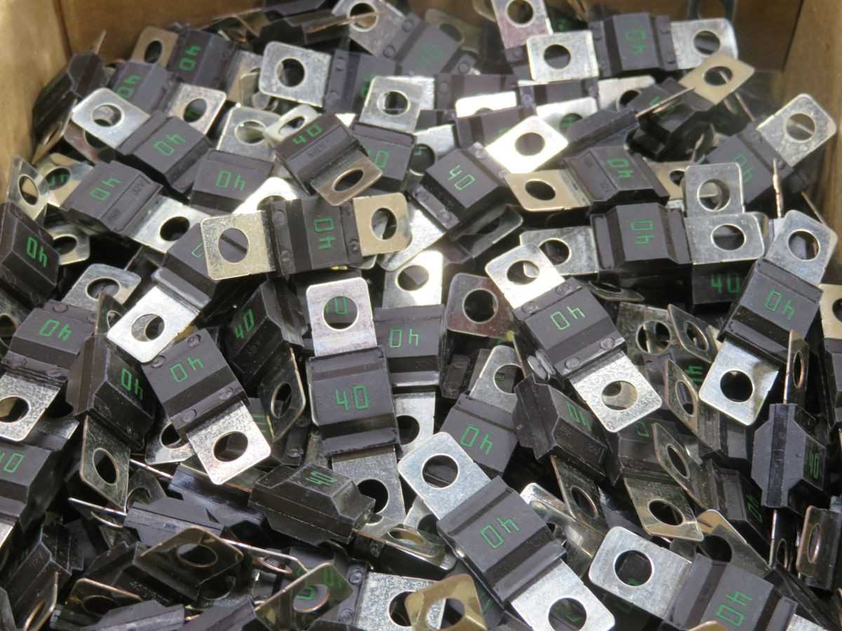 LOT OF 1000 LITTELFUSE 0498040.M AUTOMOTIVE FUSES 40 A T257645 - FUSES