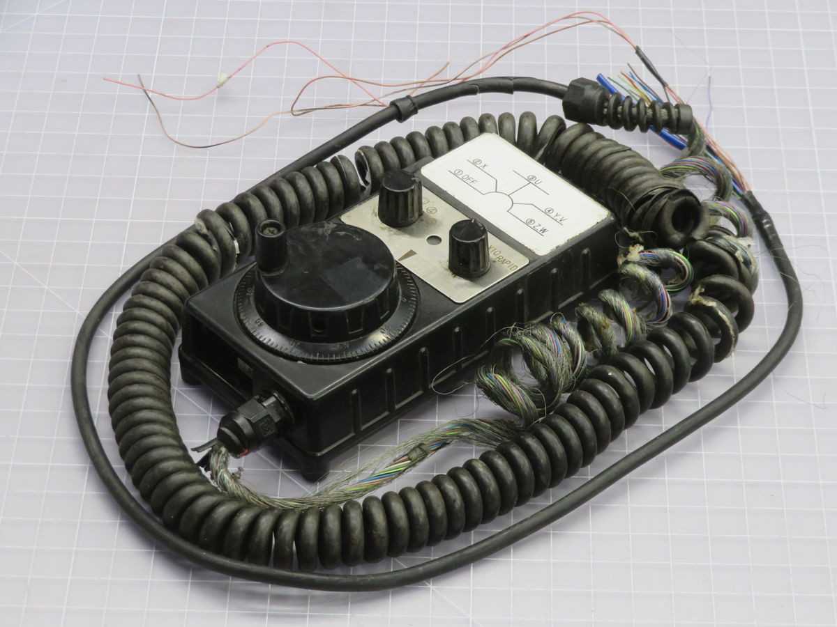 TOSOKU HM MANUAL PULSE GENERATOR T262853 - OPERATOR CONTROLS