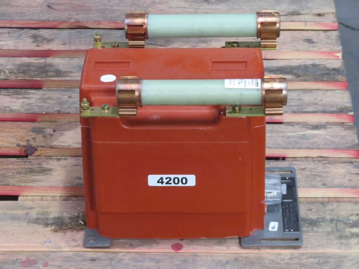 GE JVM-4C VOLTAGE TRANSFORMER, SINGLE PHASE, OIL FILLED, OUTDOOR, 35:1 RATIO, 75 KV/60 HZ PRI, 75 KV BIL, 2 FUSES - POWER TRANSFORMERS