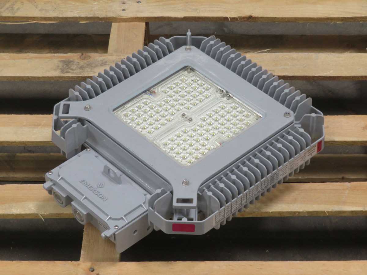 EMERSON BHLPL2CGWNBU FLOOD LIGHT FIXTURES T261249 - LIGHT FIXTURES