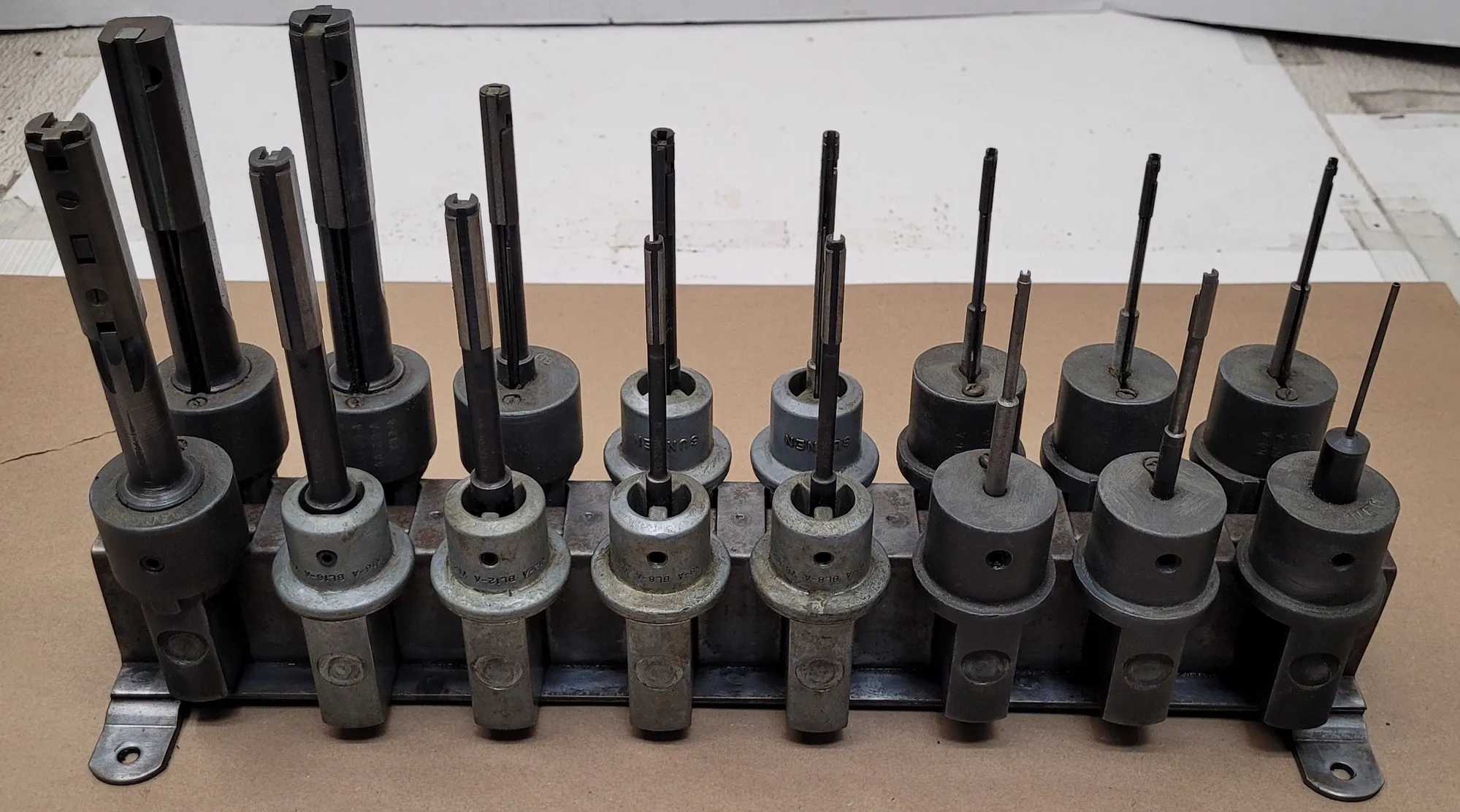 SUNNEN HONING MANDREL SET (16 MANDRELS) W/ RACK - MACHINING TOOLING & PARTS