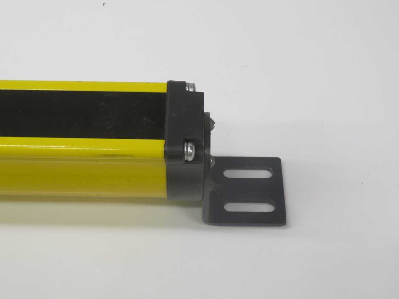 ALLEN BRADLEY R4J1440YD CURTAIN SENSORS, 14 MM RESOLUTION, 1440 MM PROTECTIVE HEIGHT, IP65 - SENSORS