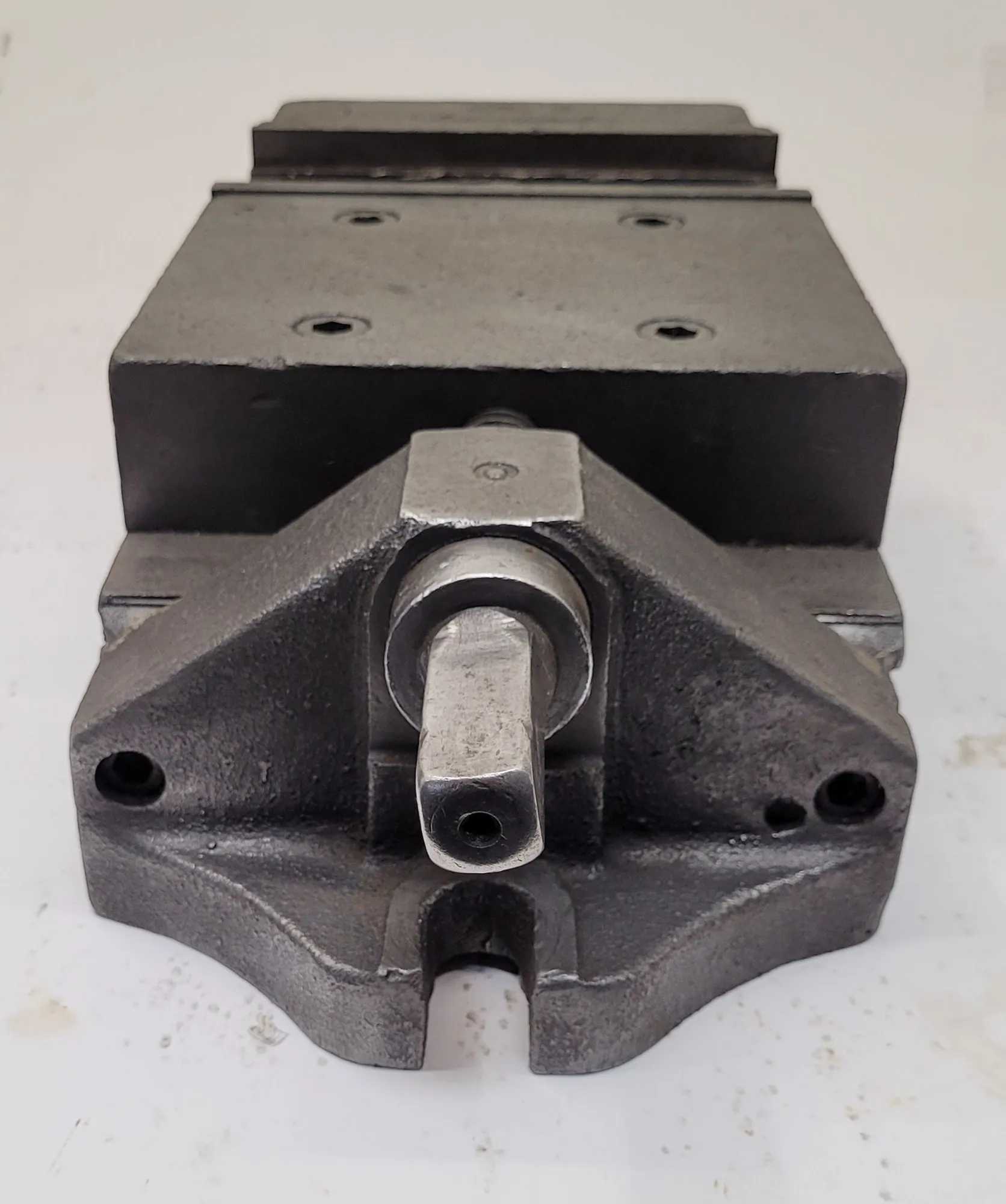 MACHINIST VISE, 6 INCH JAW OPENING - MACHINE TOOLING
