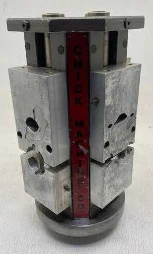 CHICK MODEL ML4B08 MULTI-LOK 4-SIDED TOMBSTONE WITH 4 VISES ATTACHED - MACHINING TOOLING & PARTS