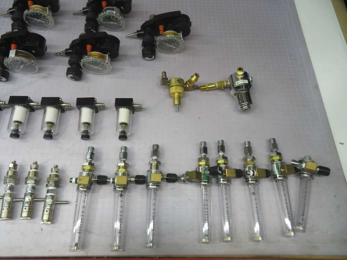 PREISER SCIENTIFIC MIXED LOT OF INDUSTRIAL AND DYNAMCO VALVES T263818 - VALVES