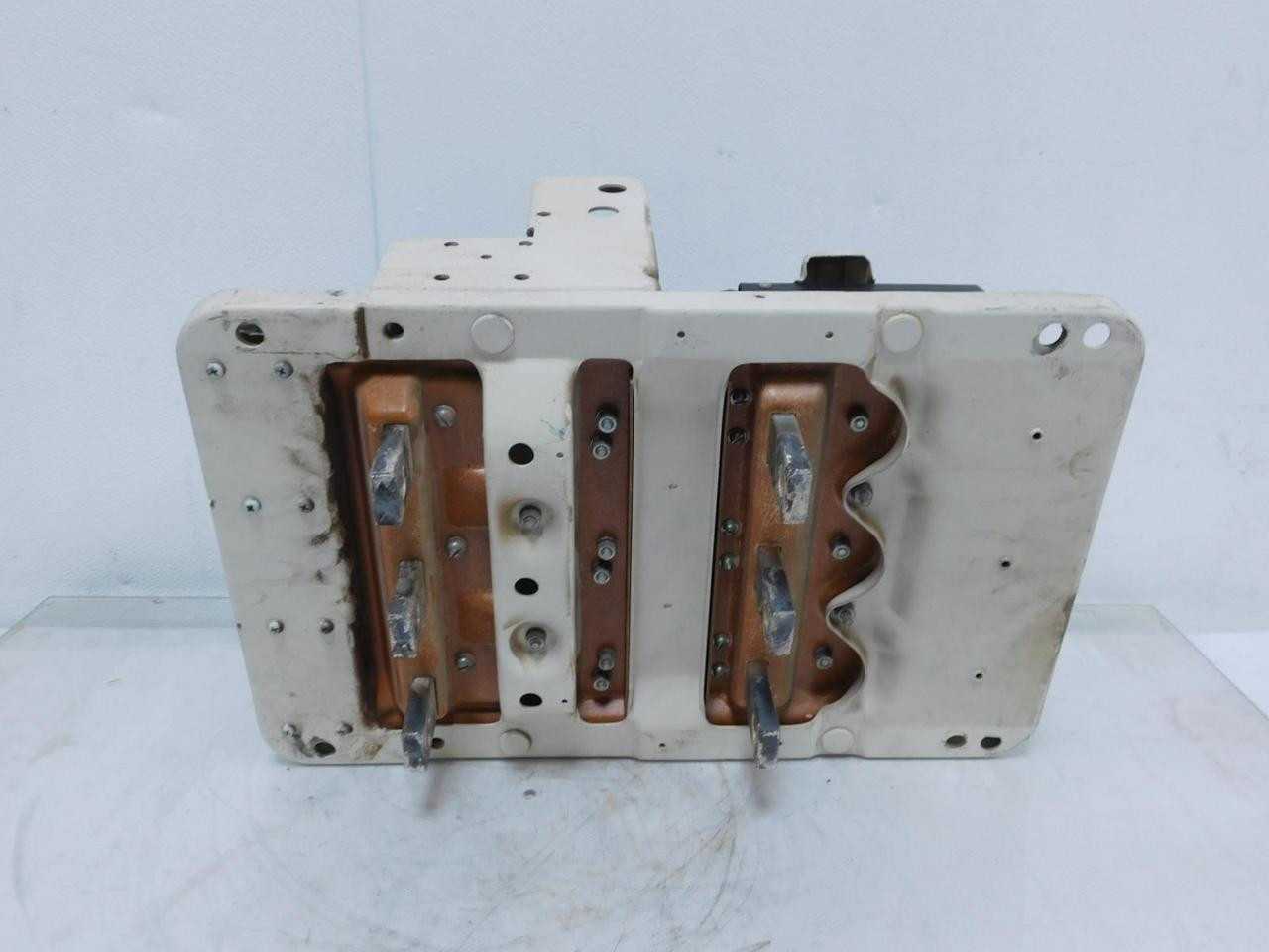 GE AK-2-25-1, CIRCUIT BREAKER, 3-POLE, 600A CONT. CURRENT, 600VAC VOLTAGE, 15KA INT. CAPACITY - CIRCUIT BREAKERS