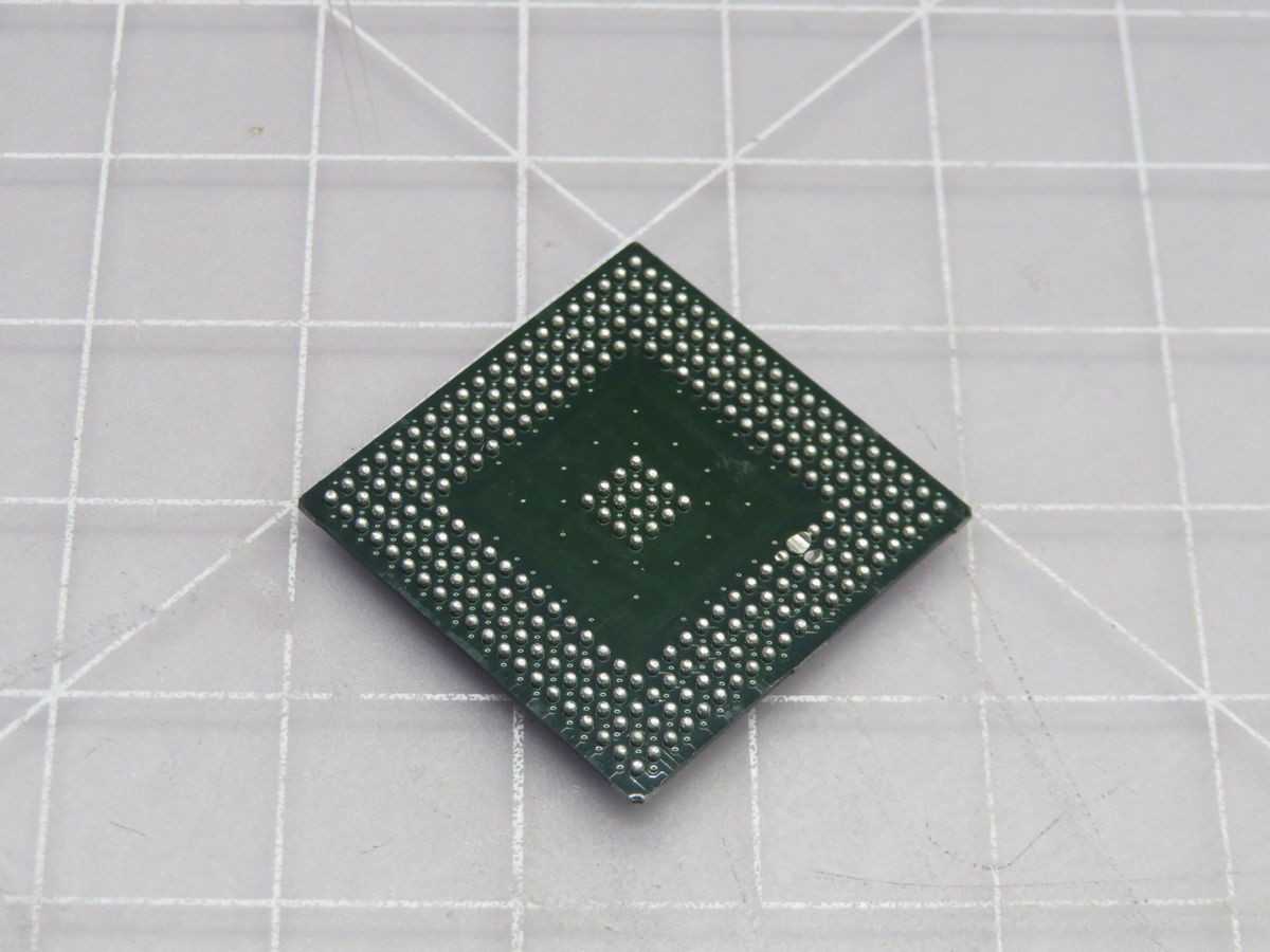 LOT OF 200 08-715261-01 STI5610AWA RISC MICROPROCESSOR T205598 - ELECTRONIC COMPONENTS
