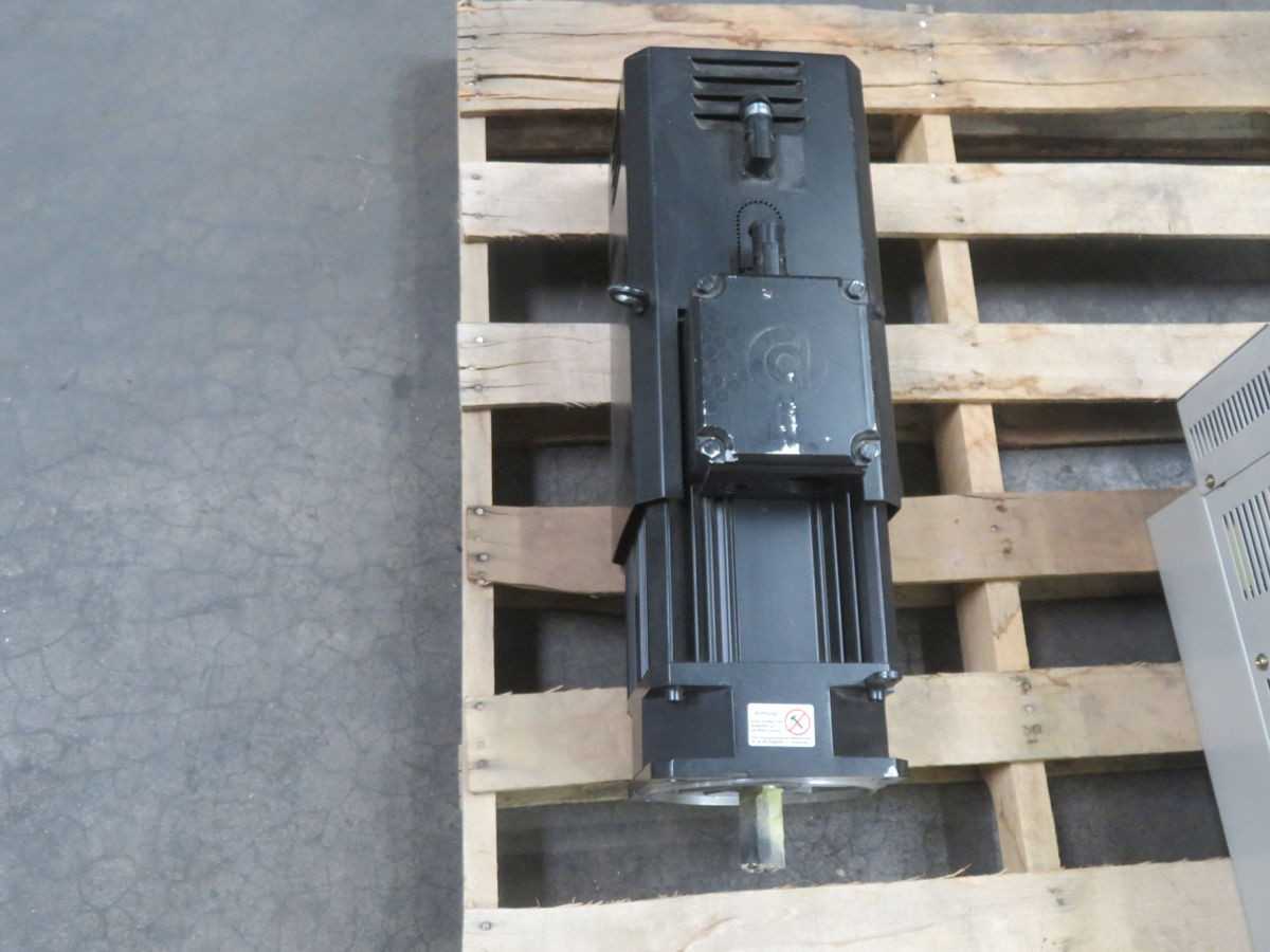 BAUMULLER 100-M 816603499, 3000 RPM SPEED, 11 NM TORQUE, 3.45 KW POWER, 300 V VOLTAGE, 10.4 A CURRENT - SERVO