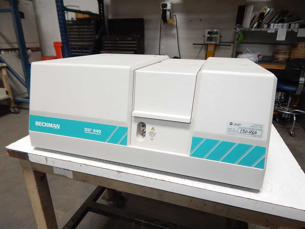 BECKMAN INSTRUMENTS DU 640 SPECTROPHOTOMETER - LAB & SCIENTIFIC