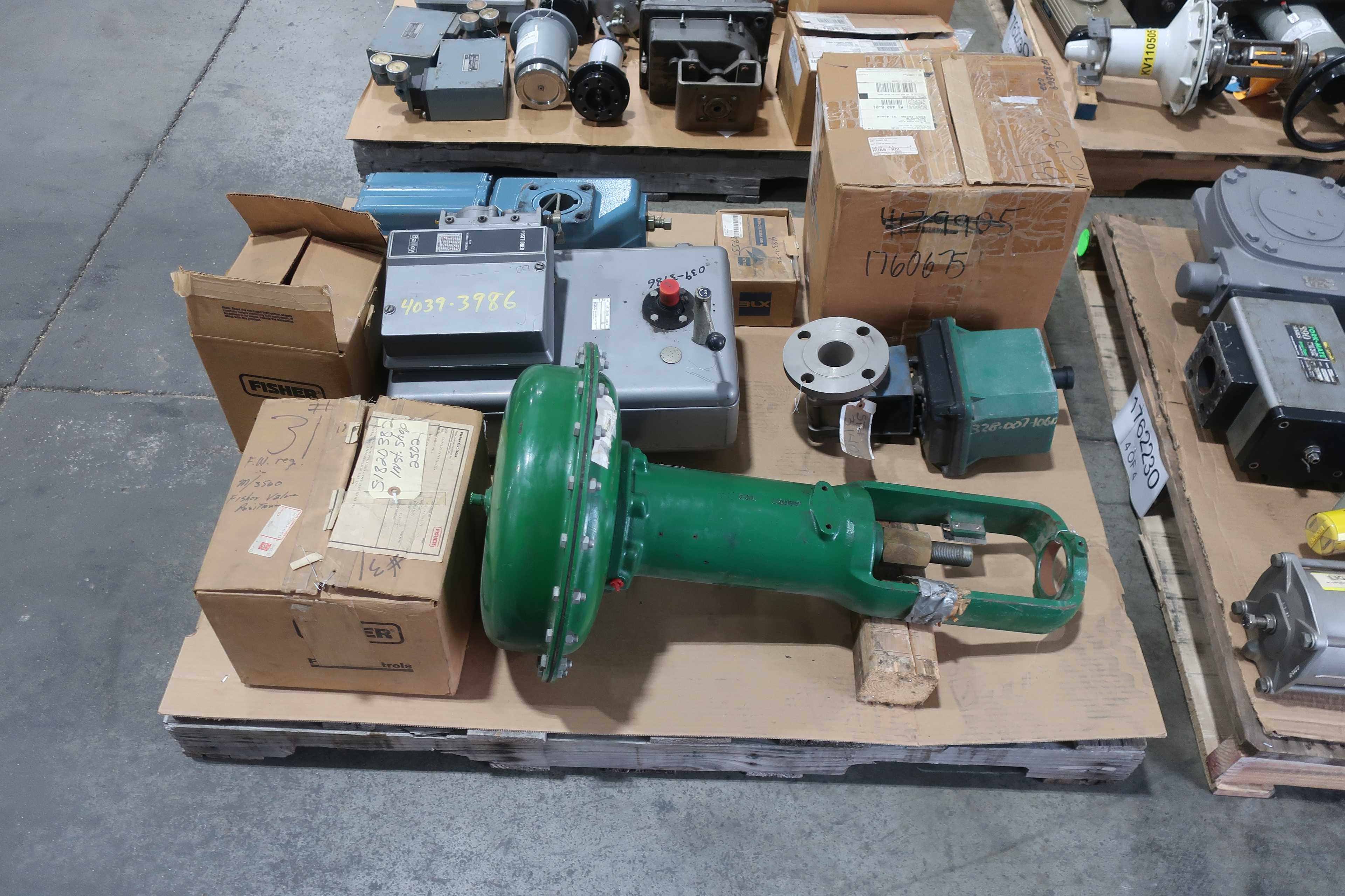 SKU 1762230 - 4 PALLETS OF ASSORTED VALVE ACTUATORS, INDICATORS, POSITIONERS - VALVE POSITIONERS & INDICATORS