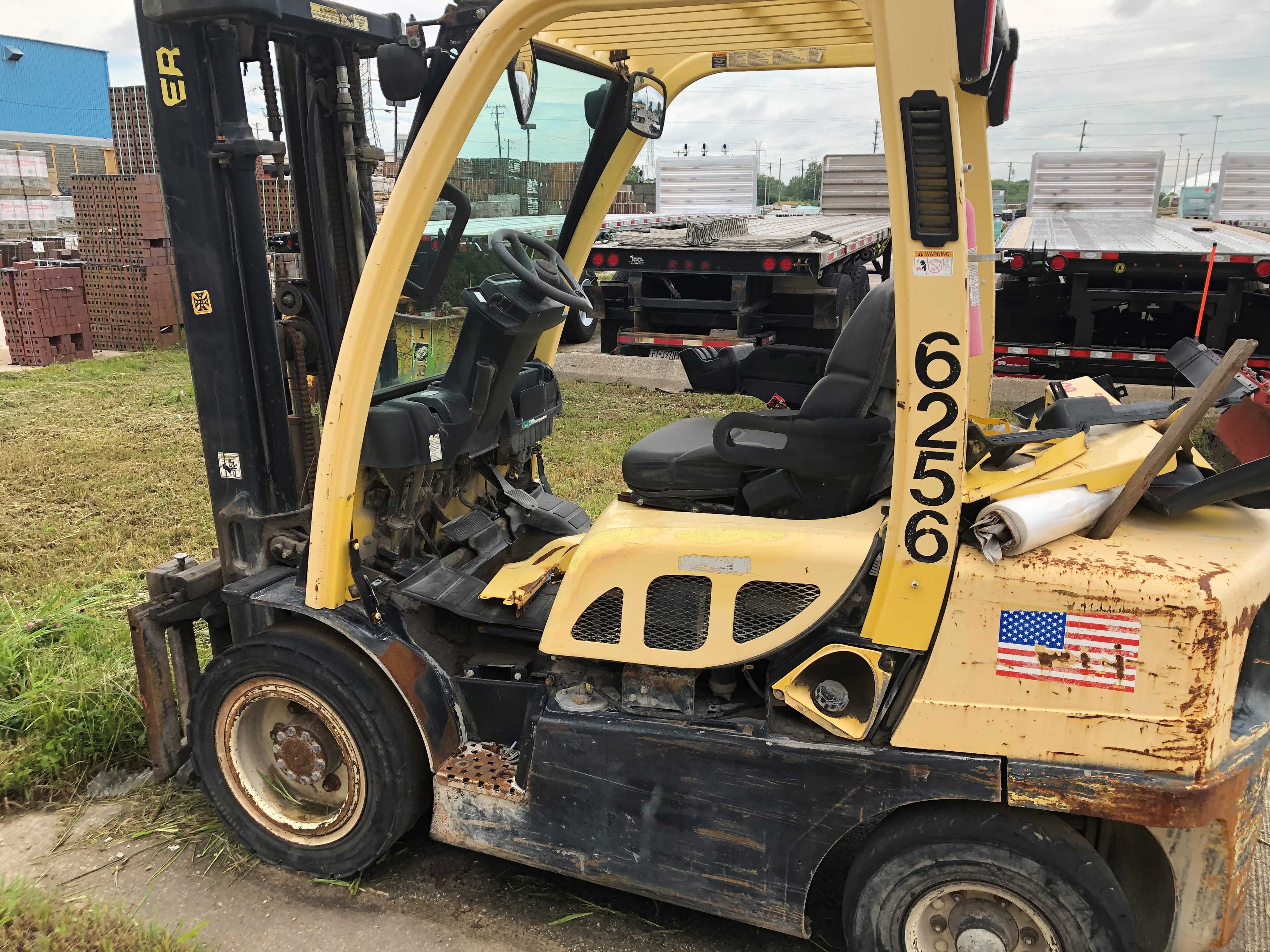 2005 Hyster H60FT Sit-Down Forklift - LPG, 6000 lb Capacity, 7.10 ft Turning Radius - SIT-DOWN FORKLIFTS