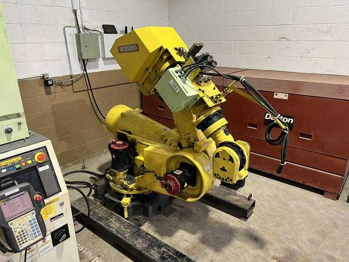 2004 FANUC R2000IA/200R SIX-AXIS ROBOT WITH RJ3IB CONTROLLER - RACK-MOUNTED - ARTICULATED ROBOTS