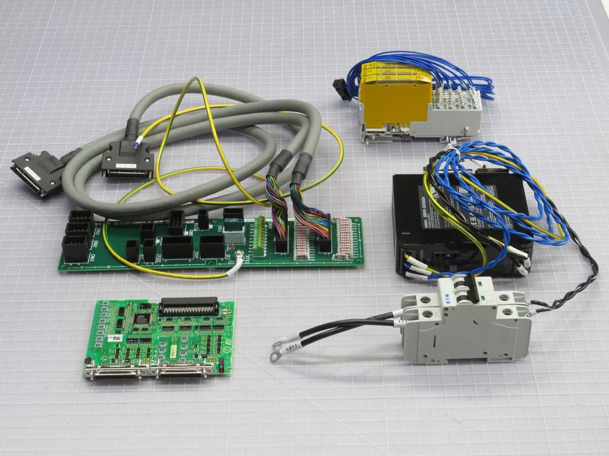 Yaskawa SGDV-330A01A Servo Drives, 5 kW Rated Power, 200-230 VAC Input, IP10 - SERVO
