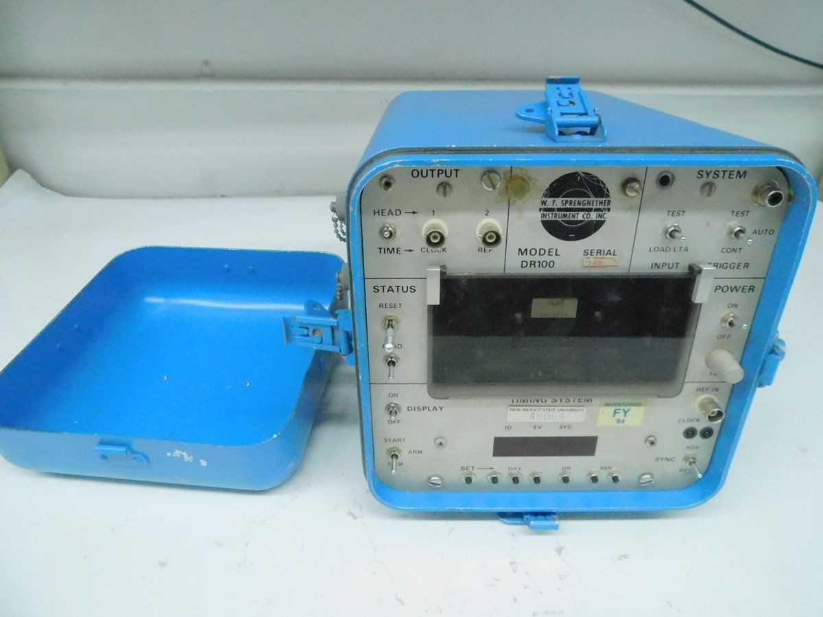 WF Sprengnether DR100 Vintage Digital Seismograph Recorder With Cassette Tape M7610 - DISPLAYS