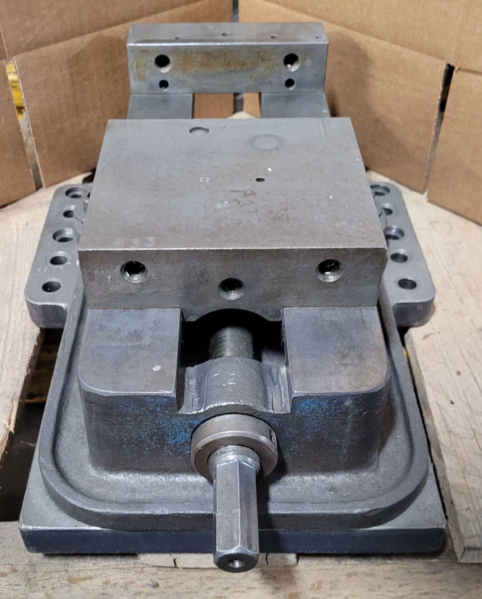 KURT D60 MACHINIST VISE, 6-INCH JAW OPENING, INTEGRATED BASE - MACHINING TOOLING & PARTS