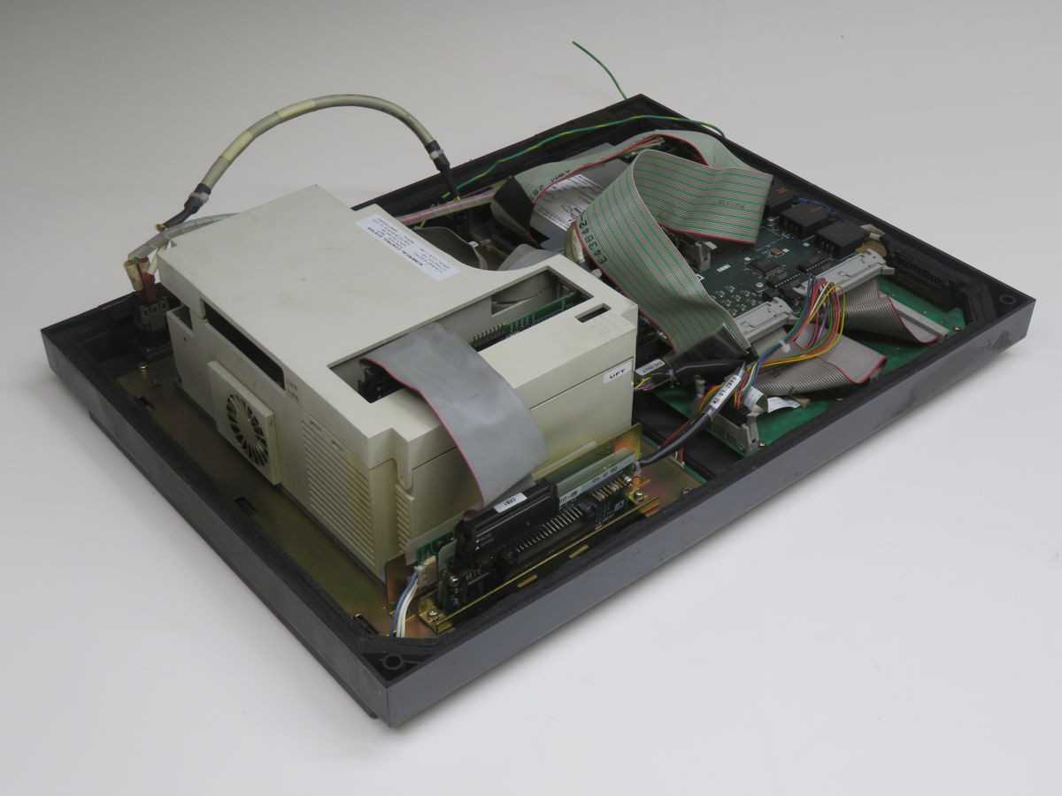 MITSUBISHI FCU6-MU515-12, CONTROL PANELS INTERFACES, 24VDC POWER, 3A CURRENT, EMBEDDED CPU - CONTROL CABINETS
