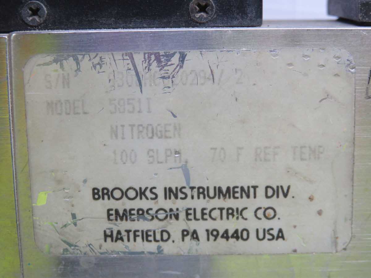 BROOKS INSTRUMENT 5851I MASS FLOW CONTROLLER, N2, 100 SLPH FLOW, ±1.0% ACCURACY, 316L SS - FLOW MEASUREMENT