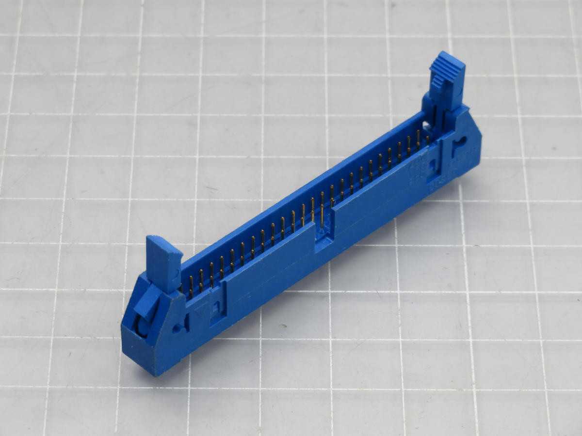 LOT OF 45 36009232425 CONNECTORS - SENSORS